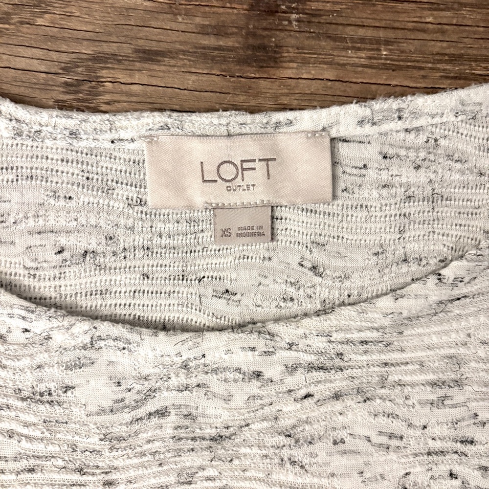 Loft Blouse with‎ Ruffled Sleeves - Picture 4 of 6